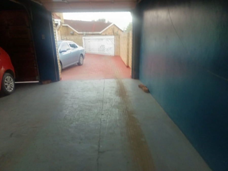 3 Bedroom Property for Sale in Roylglen Gardens Northern Cape